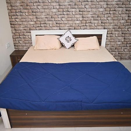 Staeg Heart Of City 2Bhk - 201 Indaur Kültér fotó