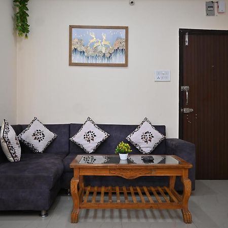 Staeg Heart Of City 2Bhk - 201 Indaur Kültér fotó