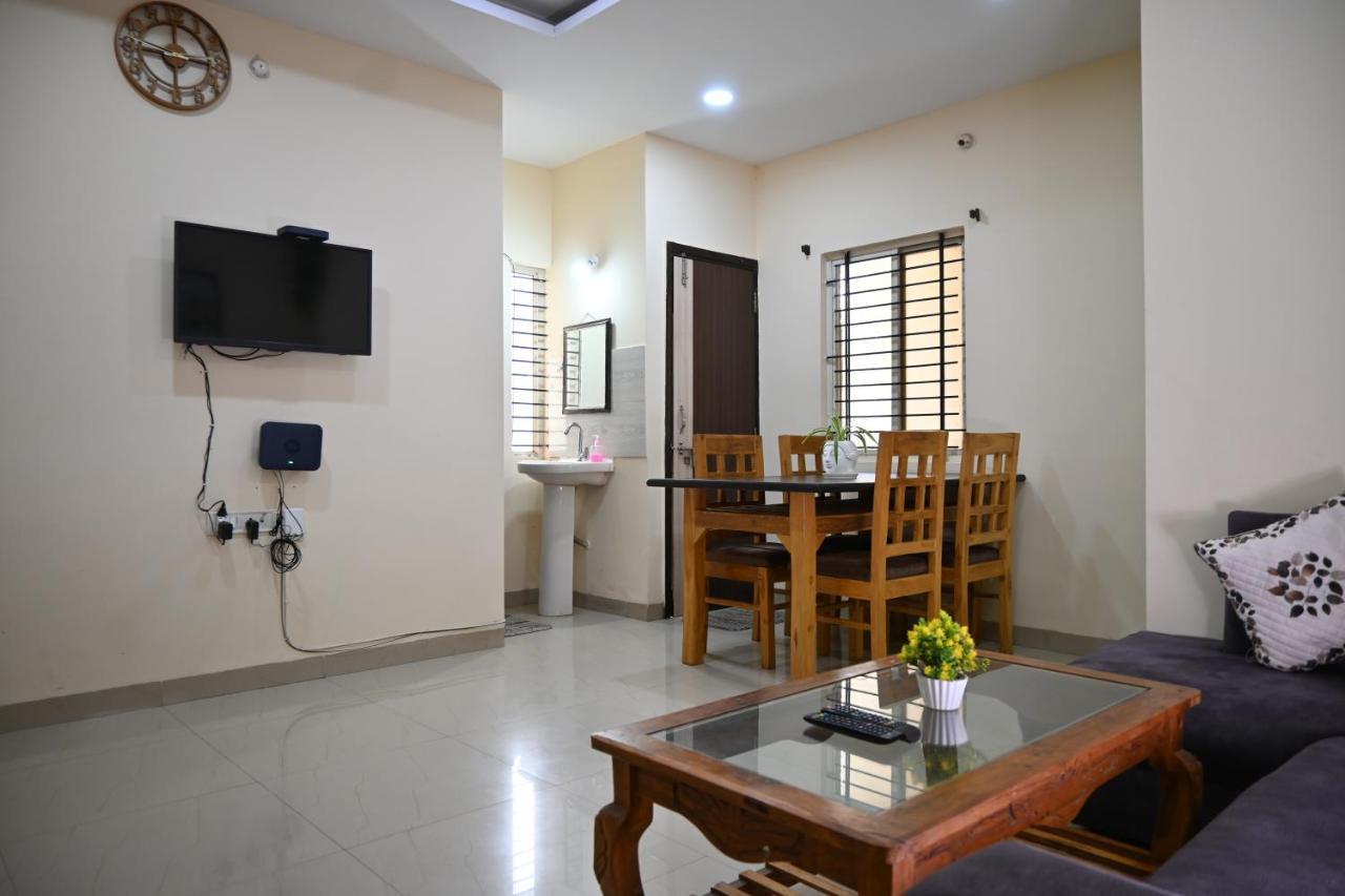 Staeg Heart Of City 2Bhk - 201 Indaur Kültér fotó