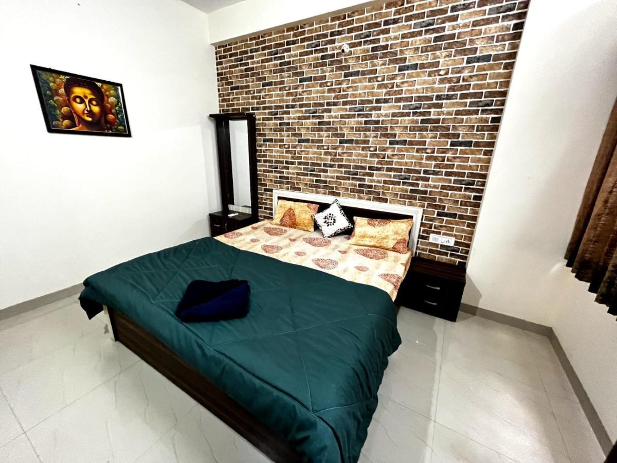 Staeg Heart Of City 2Bhk - 201 Indaur Kültér fotó